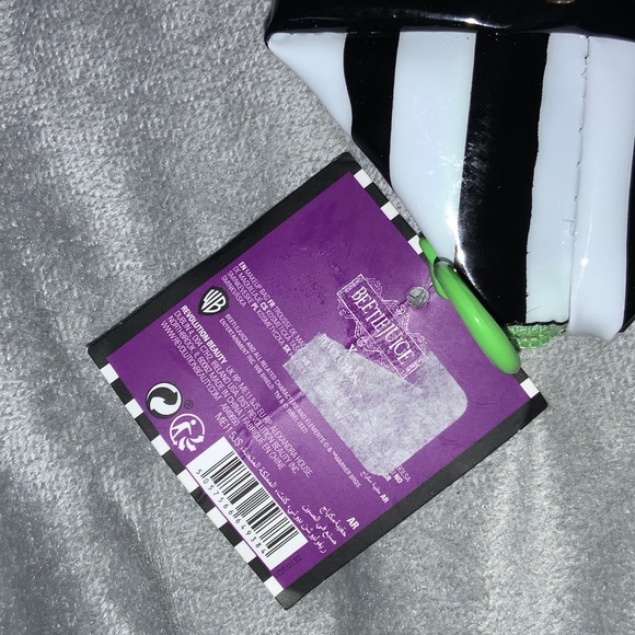 Small Revolution Beetlejuice Makeup Bag NWT - Picture 3 of 4